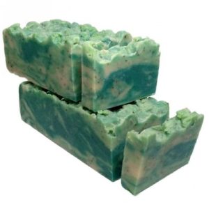 Savon artisanal base huile d'olive et de coco saponifié à froid Camomille et menthe- +/- 100Gr