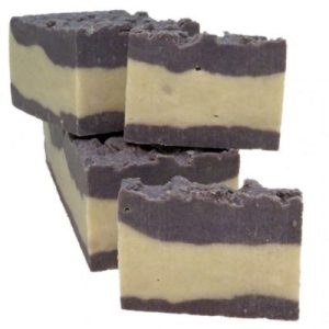 Savon artisanal base huile d'olive et de coco saponifié à froid Pierre volcanique- +/- 100Gr